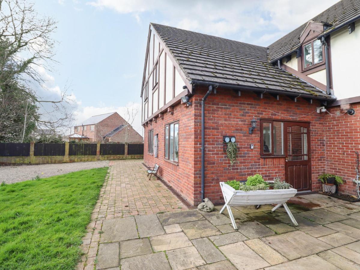 Villa Maesbury Manor Oswestry Exterior foto