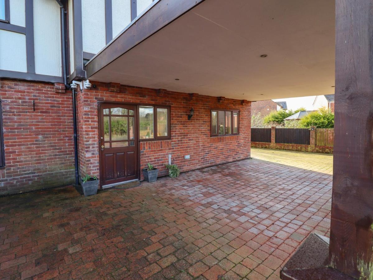 Villa Maesbury Manor Oswestry Exterior foto